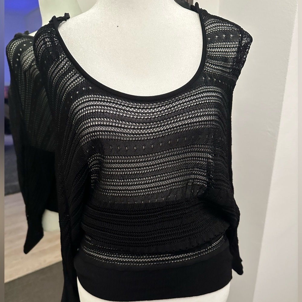 Bebe new size medium sweater designed to wear at hip- size Med.never worn